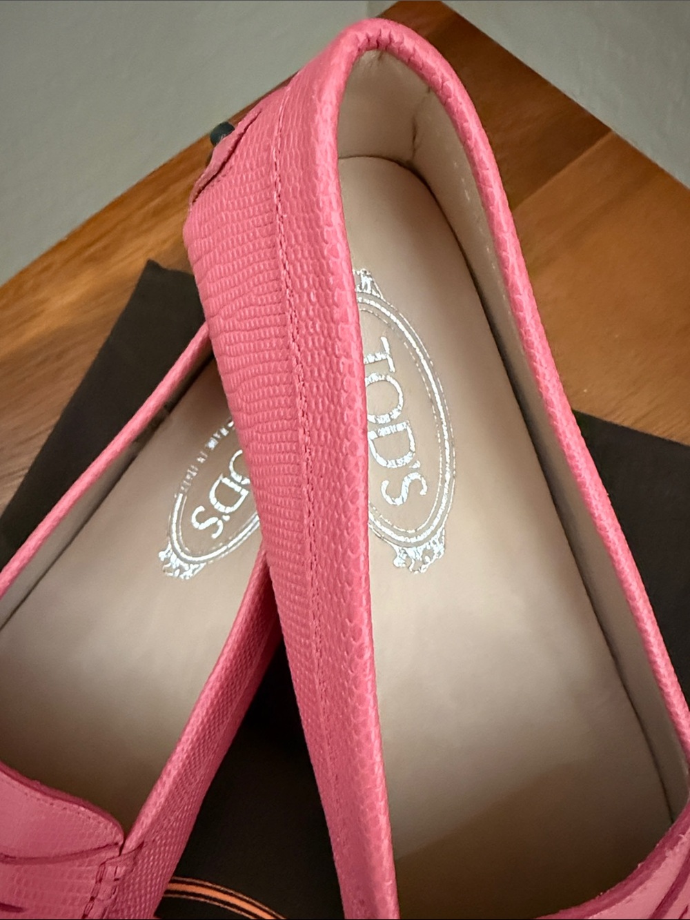 TOD’S Leather Loafer Gommino Driving Shoe in Salmon Sz EU 39 US 8.5-9 - Picture 2 of 13